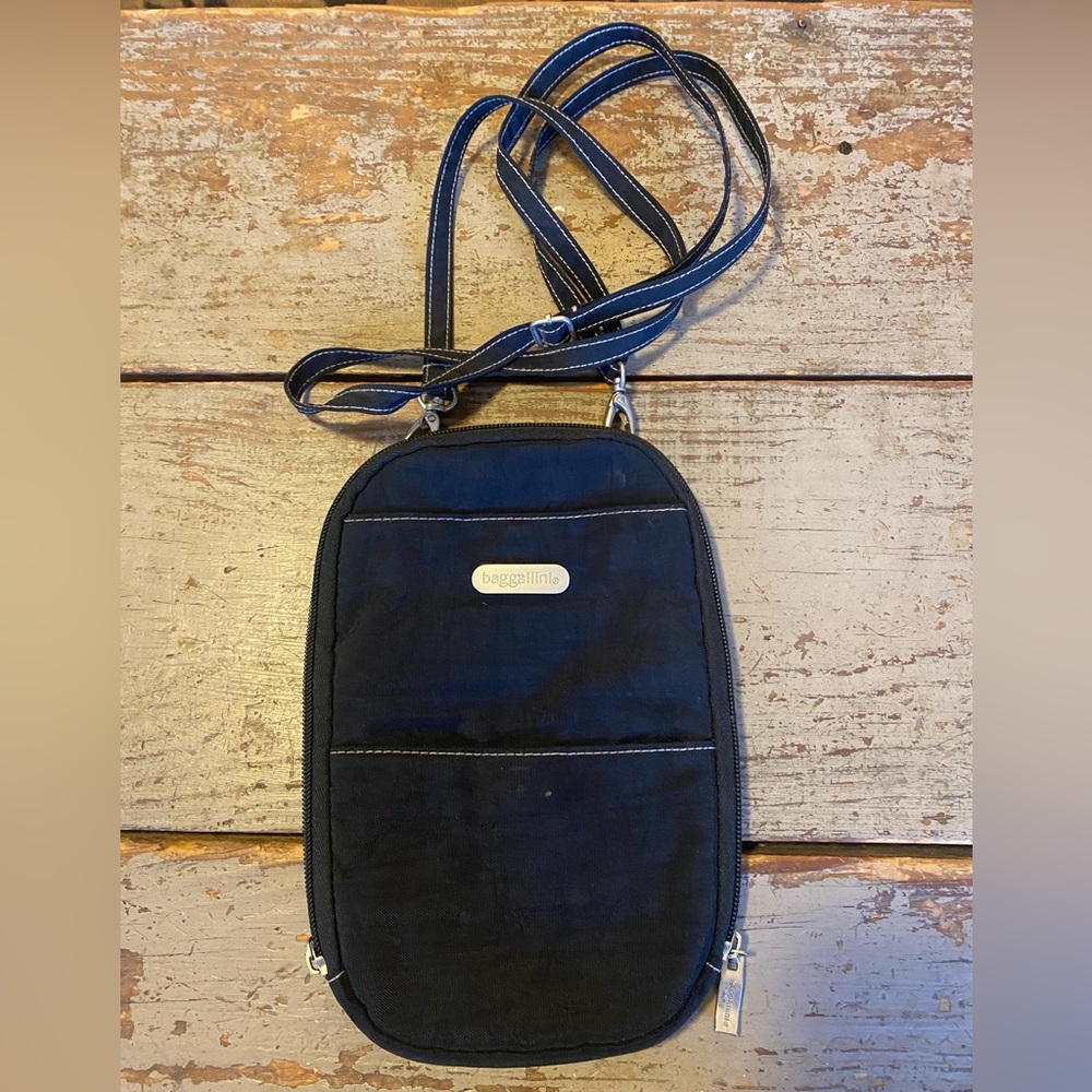 Baggallini Black Nylon Crossbody Wallet Purse Bag